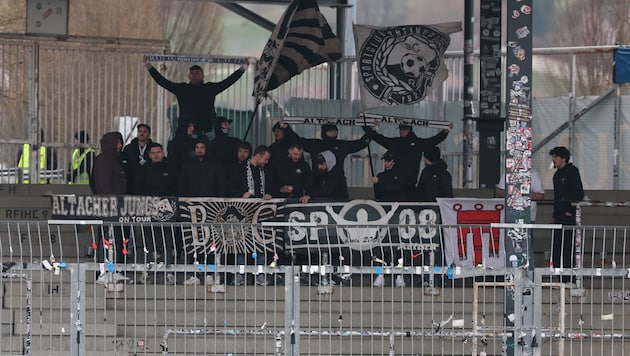 Die wenigen mitgereisten Altach-Fans benahmen sich daneben.