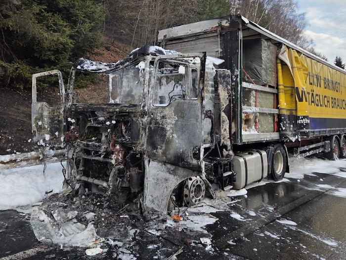 Mitten im Baustellenbereich zwischen Seeboden und Gmünd ist es am Montagnachmittag zu einem ...