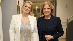 Ingrid Thurnher (re.) – hier mit Lou Lorenz-Dittlbacher – strahlte nach den turbulenten Wochen ...