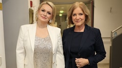 Ingrid Thurnher (re.) – hier mit Lou Lorenz-Dittlbacher – strahlte nach den turbulenten Wochen ...