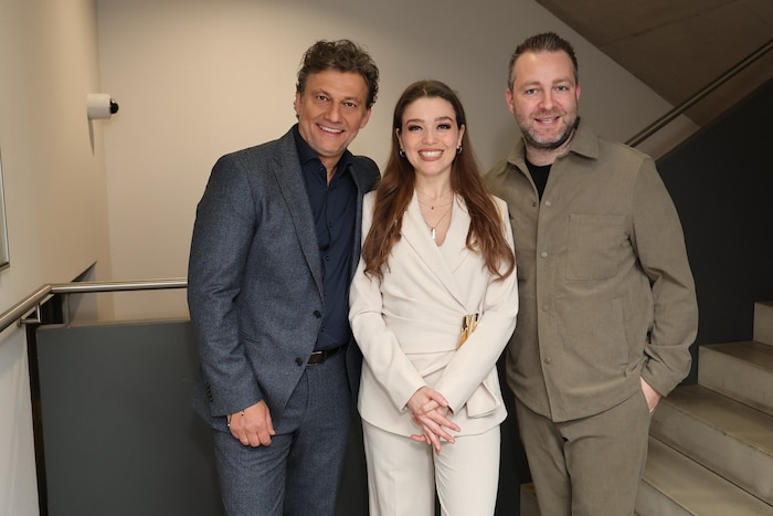 Nienke Latten mit Jonas Kaufmann (li.) und Josh.
