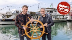 Gemeinsam am Ostbucht-Steuer: Nockis-Star Gottfried Würcher und Mister Matakustix Matthias ...