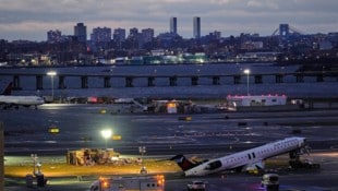 Der Flughafen blieb nach dem Crash für mehrere Stunden geschlossen, mittlerweile ist er wieder ...