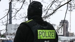 Der mutmaßliche Spion wurde am Dienstag in Berlin von Beamten des Bundeskriminalamts ...