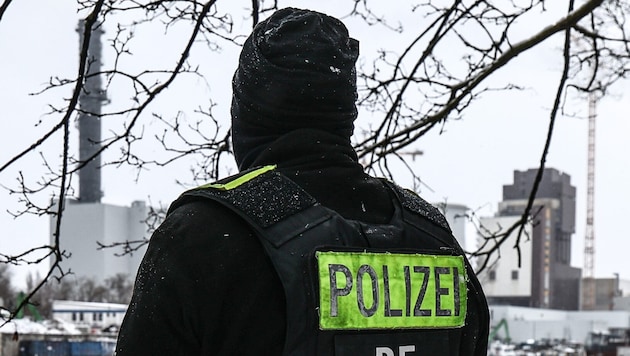 Der mutmaßliche Spion wurde am Dienstag in Berlin von Beamten des Bundeskriminalamts ...