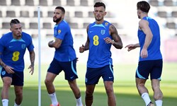 Ben White (2.v.r.) ist zurück im Kader der „Three Lions“.
