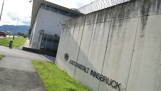 Hinter den Mauern der Justizanstalt Innsbruck kam es zum Vorfall.