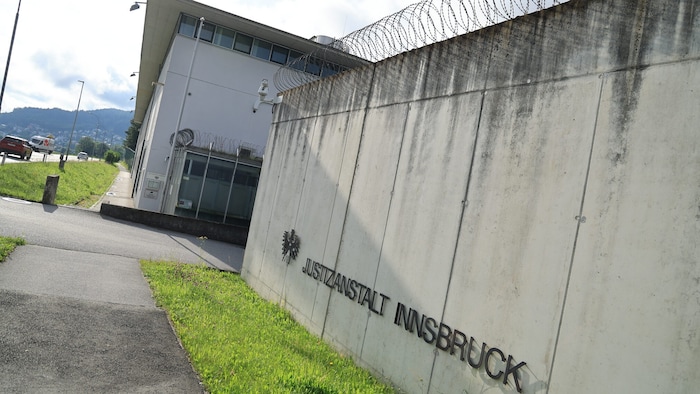 Justizwachebeamte der Justizanstalt Innsbruck wehren sich nun einmal mehr gegen die ...