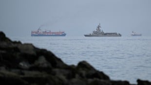 Frachtschiffe in der Straße von Hormuz: Österreichs Wirtschaft kommt nur schwerfällig voran.