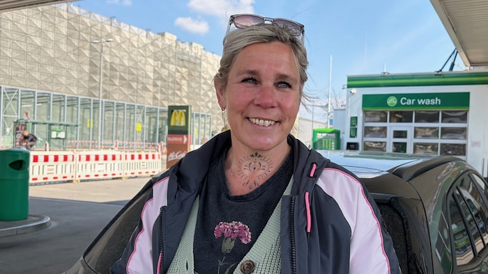 Sandra Archan tankt nicht ganz voll