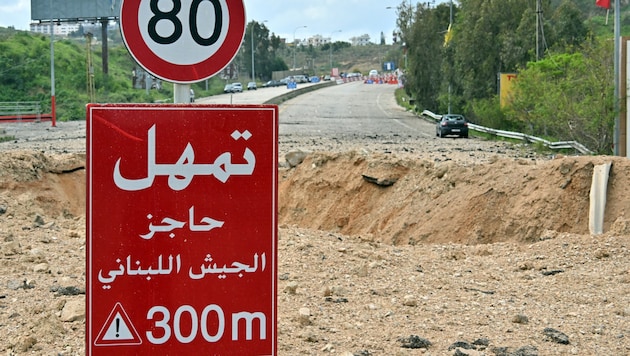 Eine beschädigte Brücke bei der südlibanesischen Stadt Tyros