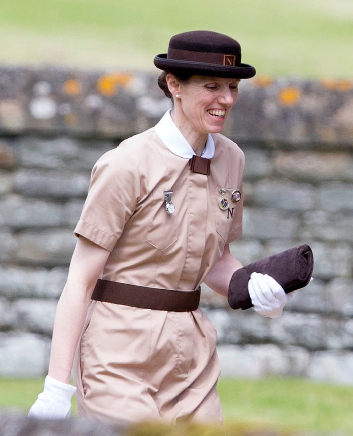 Die klassische Uniform des Norland College, eingeführt 1892, kennzeichnet die Elite-Nannys der ...