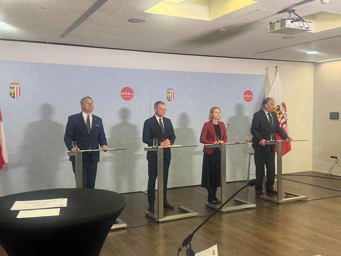 Tilman Königswieser, Landeshauptmann Thomas Stelzer, Gesundheitslandesrätin Christine ...