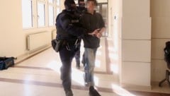 Der 15-Jährige sitzt in kürzester Zeit das zweite Mal wegen Terrorvorwürfen im Wiener Landl – ...