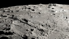 Ein kleiner Rover könnte kilometerlange und sehr leichte Glasfaserkabel auf der Mondoberfläche ...