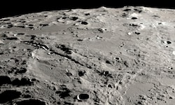 Ein kleiner Rover könnte kilometerlange und sehr leichte Glasfaserkabel auf der Mondoberfläche ...