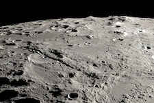 Ein kleiner Rover könnte kilometerlange und sehr leichte Glasfaserkabel auf der Mondoberfläche ...