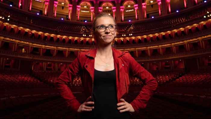 Anna Lapwood ist eine britische Organistin, die auf Social Media 1,5 Mio Follower hat