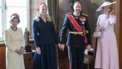 Händchen haltend vor den Kameras Beim Staatsbesuch von Philippe von Belgien und Mathilde von ...