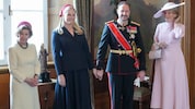 Händchen haltend vor den Kameras Beim Staatsbesuch von Philippe von Belgien und Mathilde von ...
