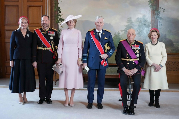 Kronprinzessin Mette-Marit, Kronprinz Haakon, Königin Mathilde, König Philippe, König Harald und ...