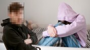 Der zigfach vorbestrafte Angeklagte (32) bestreitet die Tat. Seiner Version nach wollten die ...