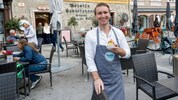 Fabian Sturm muss jede Woche seinen Gastgarten in der Stadt Salzburg für Müllberge und einen ...