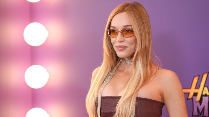 Alex Cooper moderierte die große Jubiläums-Show.