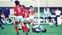 Nach dem Duell mit Robert Pecl beschwerte sich Maradona über den Innenverteidiger