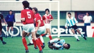 Nach dem Duell mit Robert Pecl beschwerte sich Maradona über den Innenverteidiger