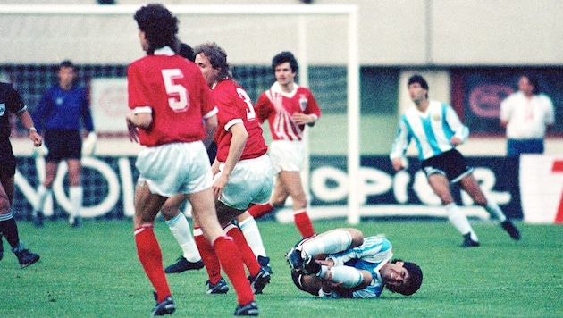 Nach dem Duell mit Robert Pecl beschwerte sich Maradona über den Innenverteidiger