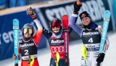 Mikaela Shiffrin (m.) triumphierte mit über einer Sekunde Vorsprung auf ihre Verfolgerinnen.