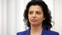 Den Ärzten zufolge darf Simonjan alles, bis auf eines – nämlich weinen. Wie sie das machen soll, ...