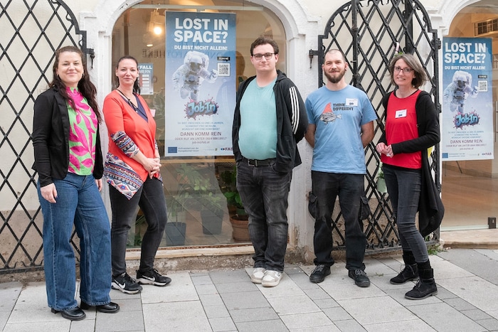 Sozialarbeiter Verena Auenheimer, Julia Scheider, und Oskar Todt (2.v.r.) sowie Projektleiterin ...