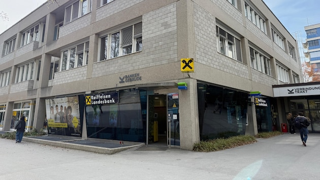 Diese Filiale der Raiffeisenbank am Campus der Johannes Kepler Universität in Linz wurde am ...