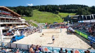 Vor mehr als 15 Jahren präsentierten sich die Beachvolleyballer bereits im Zielstadion der ...