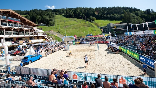 Vor mehr als 15 Jahren präsentierten sich die Beachvolleyballer bereits im Zielstadion der ...