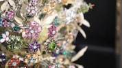 Schillernder Ausdruck der Liebe – das aus Tausenden Diamanten veredelte Kunstwerk. 