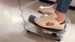 Füße aufs Moveo stellen und schon wird man durchgewackelt. 