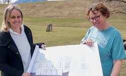 Die Pädagoginnen Claudia Winkler und Lydia Walkner (im Bild von links) freuen sich schon auf den ...