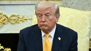 Spritpreise und Krieg drücken Trump abermals auf ein neues Rekordtief.