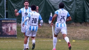 Mirnes Kahrimanovic (li.) traf erneut beim Sieg von Bischofshofen.