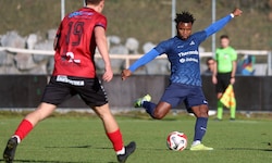 Nächste Niederlage für Felix Adjei (re.) und den FC Pinzgau.