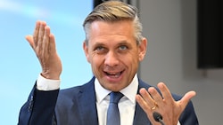 Minister Hattmansdorfer konnte die Opposition noch nicht zur notwendigen Zustimmung zur ...