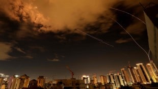 Der Iran setzt seine Angriffe auf israel unbeirrt fort. 