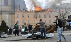 Große Schäden im historischen Zentrum von Lwiw im Westen der Ukraine am Dienstag
