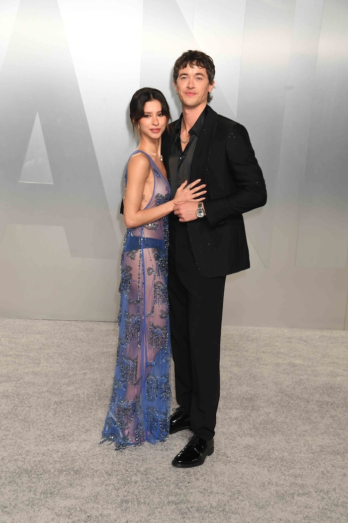 Mit seiner klaren Reaktion setzt Tom Blyth ein deutliches Zeichen gegen Online-Hate und stellt ...