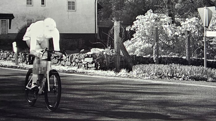 Der Rennradfahrer raste so schnell, wie so manches Auto dort – er bleibt aber wohl straffrei.