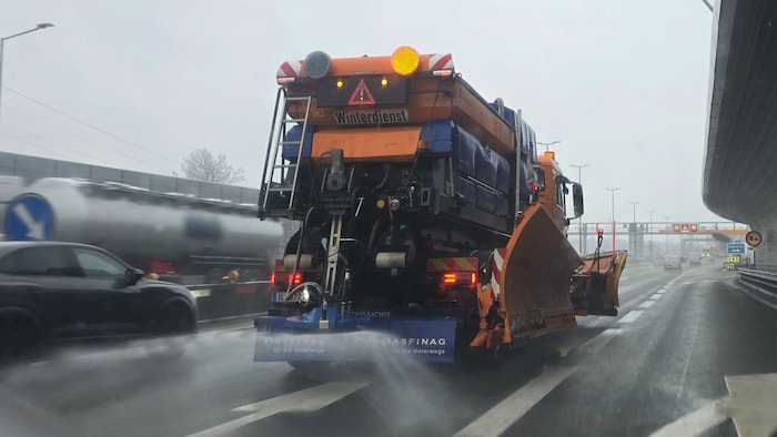 Der Frühling legt eine Pause ein – für die Winterräumdienste heißt es wieder Hochbetrieb.