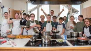 Die Schüler der 3. Klasse der Neuen Mittelschule in Winzendorf kochten gemeinsam mit Haubenkoch ...
